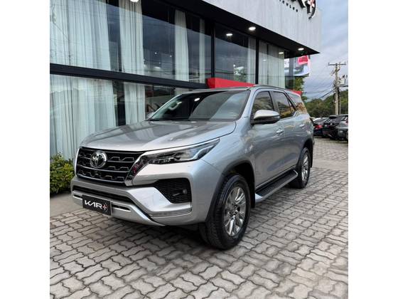 TOYOTA HILUX SW4 2.8 D-4D TURBO DIESEL SRX 7L 4X4 AUTOMÁTICO
